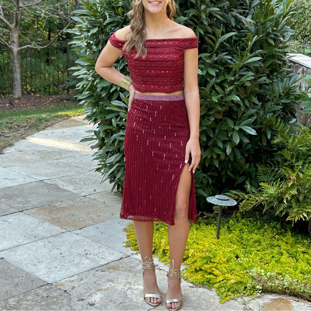 Primavera size 0 burgundy two piece dress